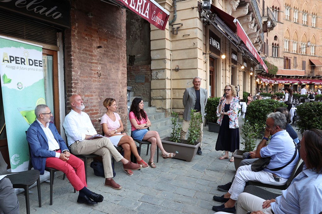 Ieri in piazza del Campo l’iniziativa di Confesercenti Siena: “Oltre il turismo, cercasi equilibrio”