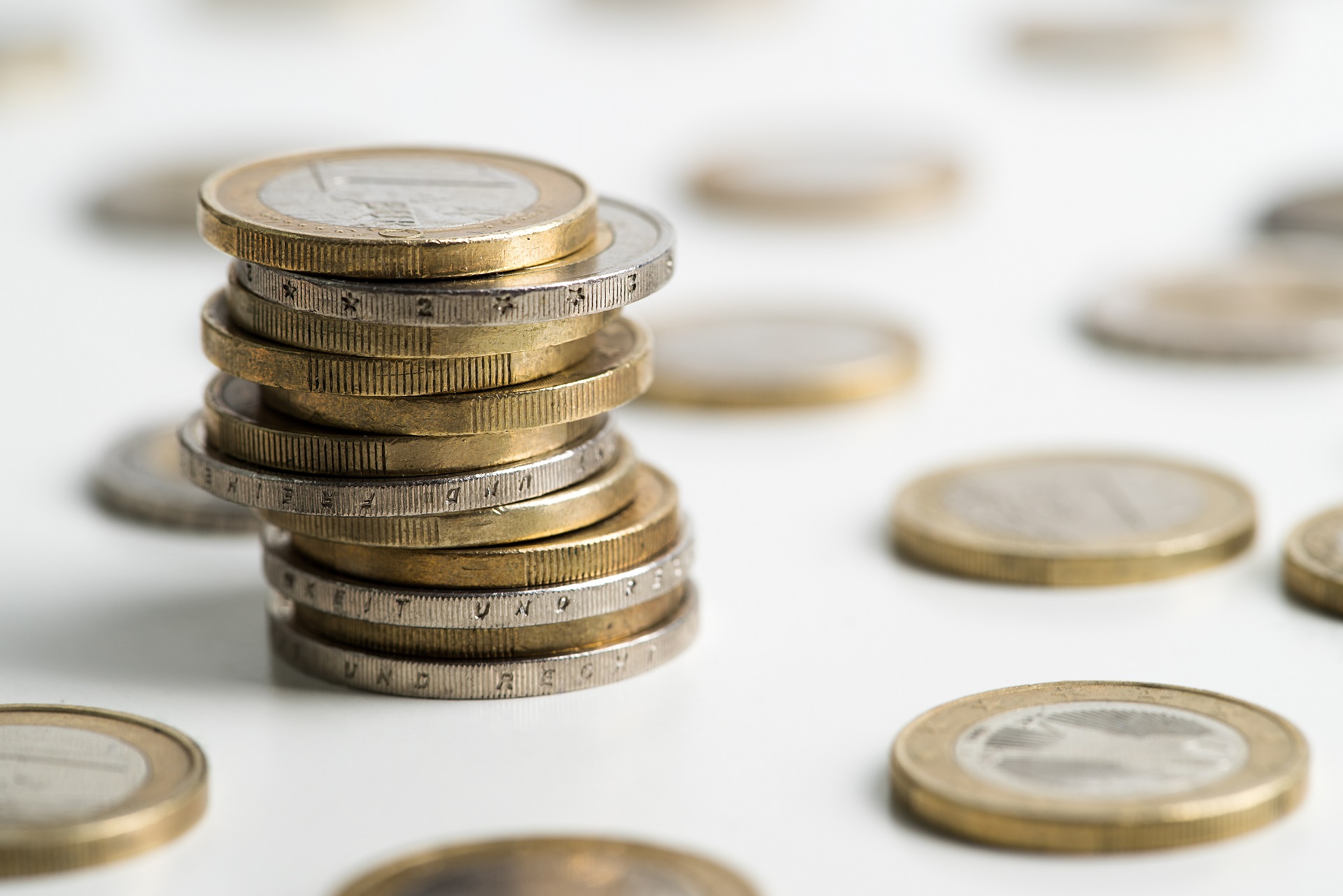 Consumi: Confesercenti-Ipsos, tredicesime in crescita, in arrivo 51,3 miliardi di euro (+7,8%). Oltre 18,7 miliardi destinati a regali, vacanze e altre spese per le feste